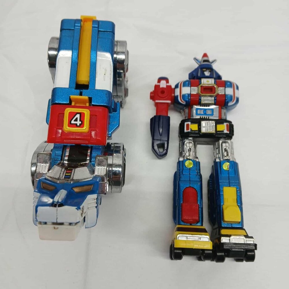 Set of two Die Cast Voltron Figures (Incomplete missing parts)